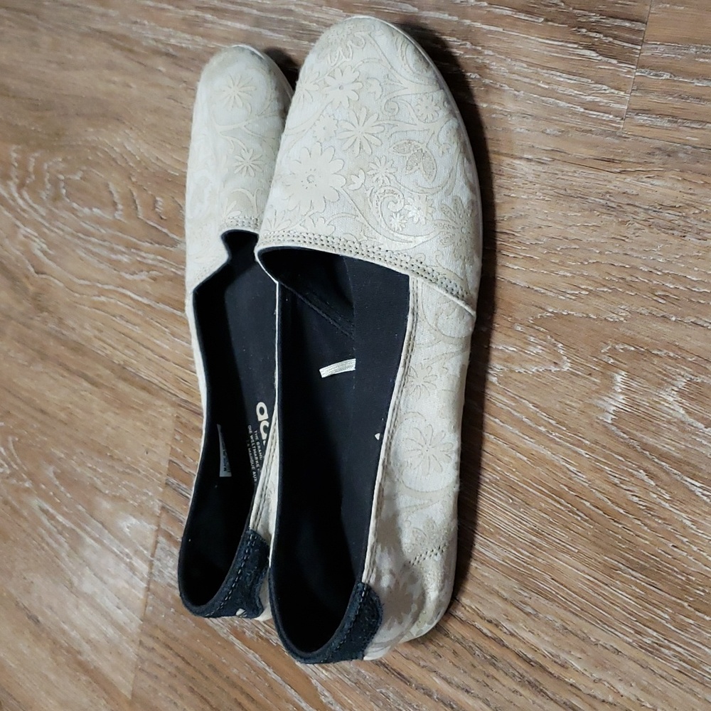 (8.5) Adidas Slip On Flats Floral Neutral Casual Classic Everyday Versatile Prep - Picture 4 of 11